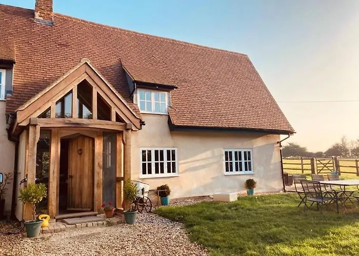 2 Beds & Living In Our Idyllic Country Cottage