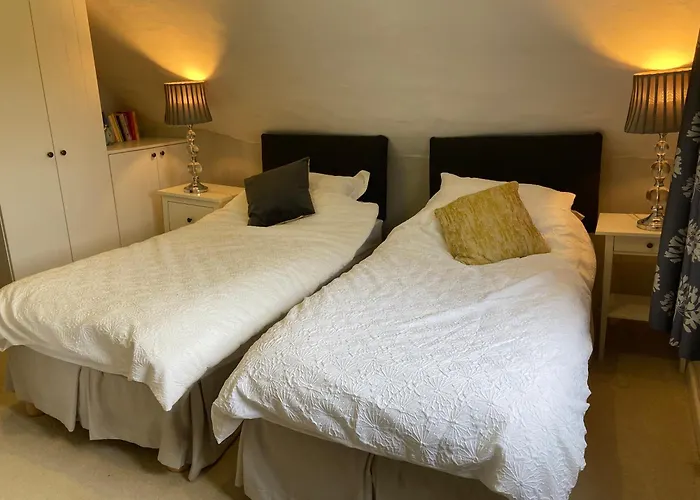 2 Beds & Living In Our Idyllic Country Cottage