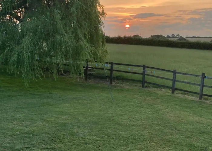 2 Beds & Living In Our Idyllic Country Cottage