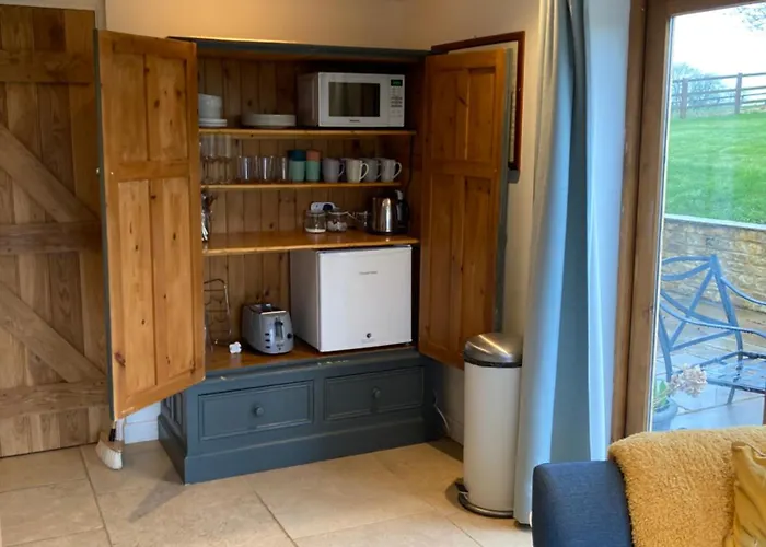 2 Beds & Living In Our Idyllic Country Cottage