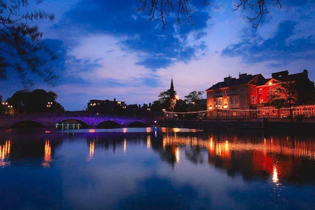 Apartment 2 Beds & Living In Our Idyllic Country Bedford