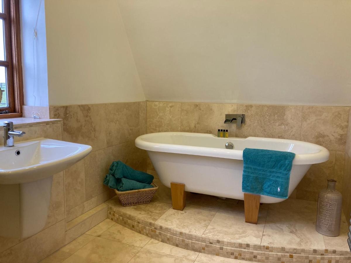 2 Beds & Living In Our Idyllic Country Apartment Bedford