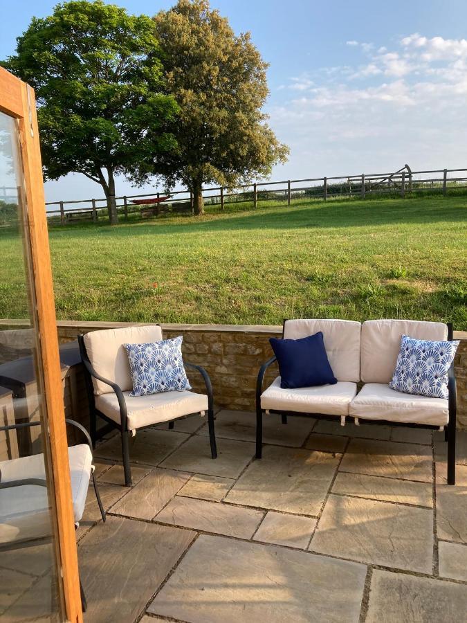 2 Beds & Living In Our Idyllic Country Apartment *