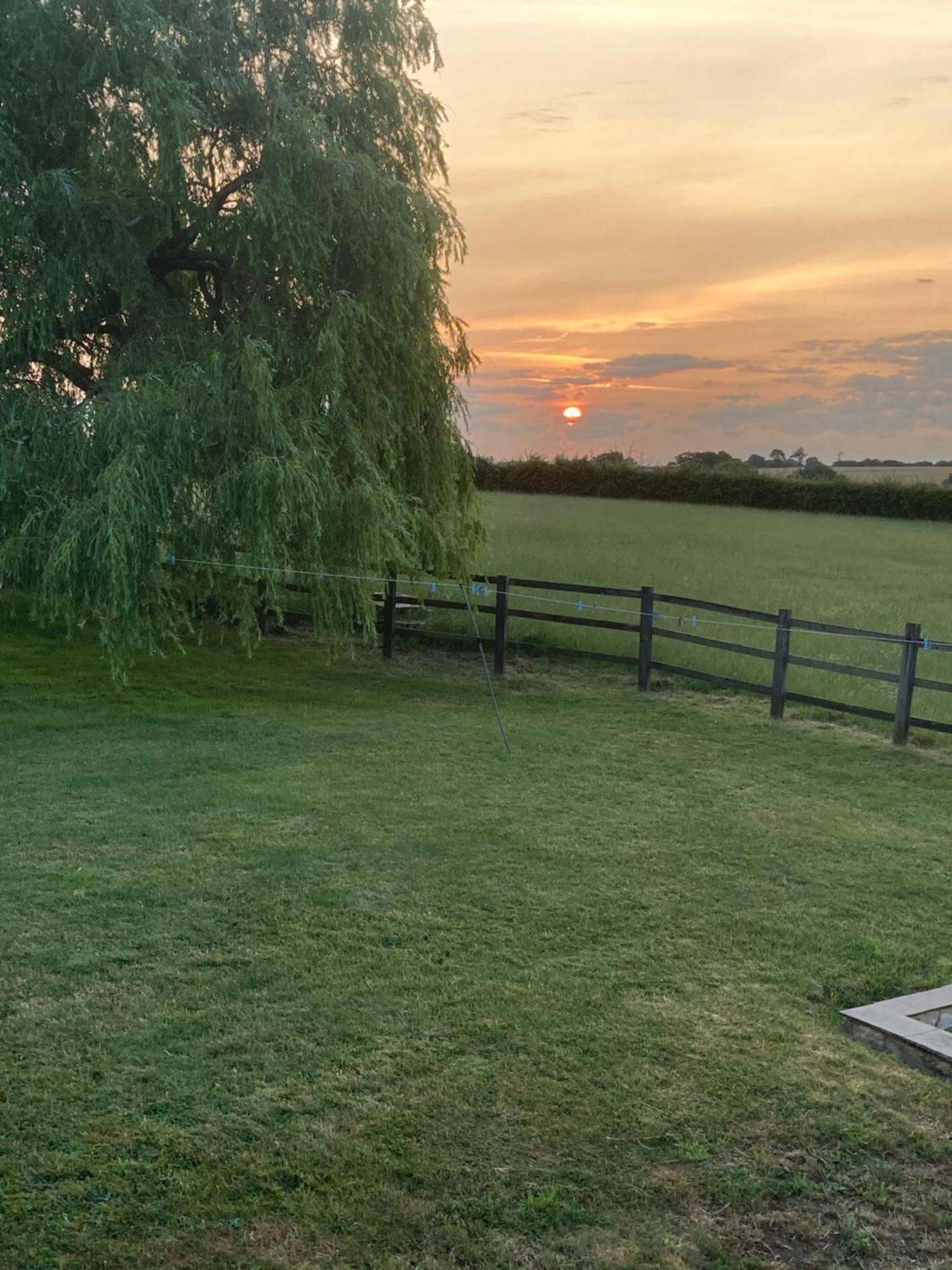 2 Beds & Living In Our Idyllic Country Apartment *